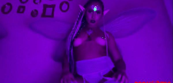  Pocahontas faz anal com a bunda grande no pinto de vidro! Tema VITORIOSO no Câmera Privê, promoção de Halloween 2020 (COMPLETO NO RED)